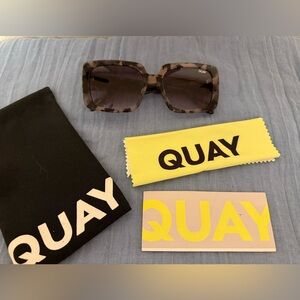 Quay Australia Sunglasses Total Vibe 1212 Milky Tortoise Smoke.